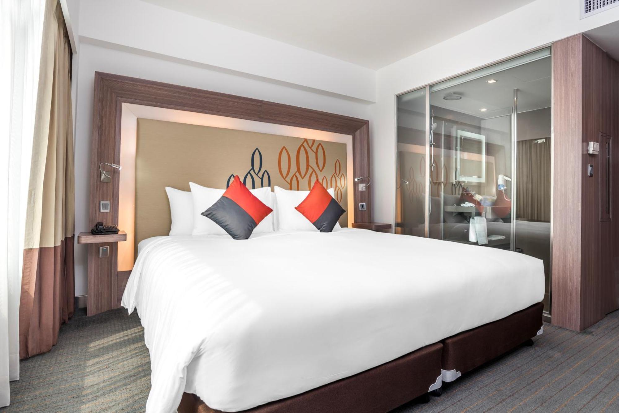Hilton Garden Silom 4*