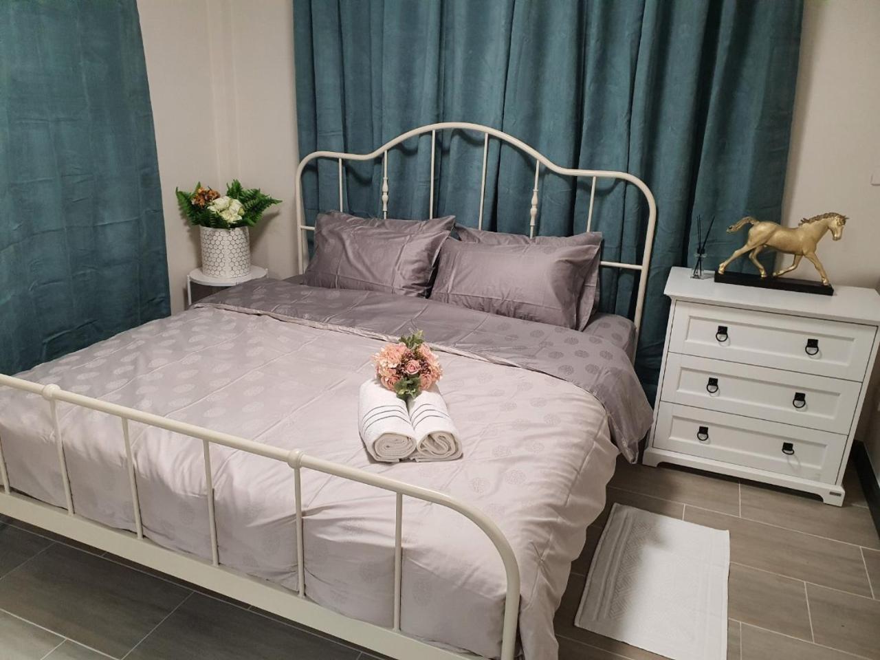 3 Bedroom Cozy Skytrain View Bkk *
