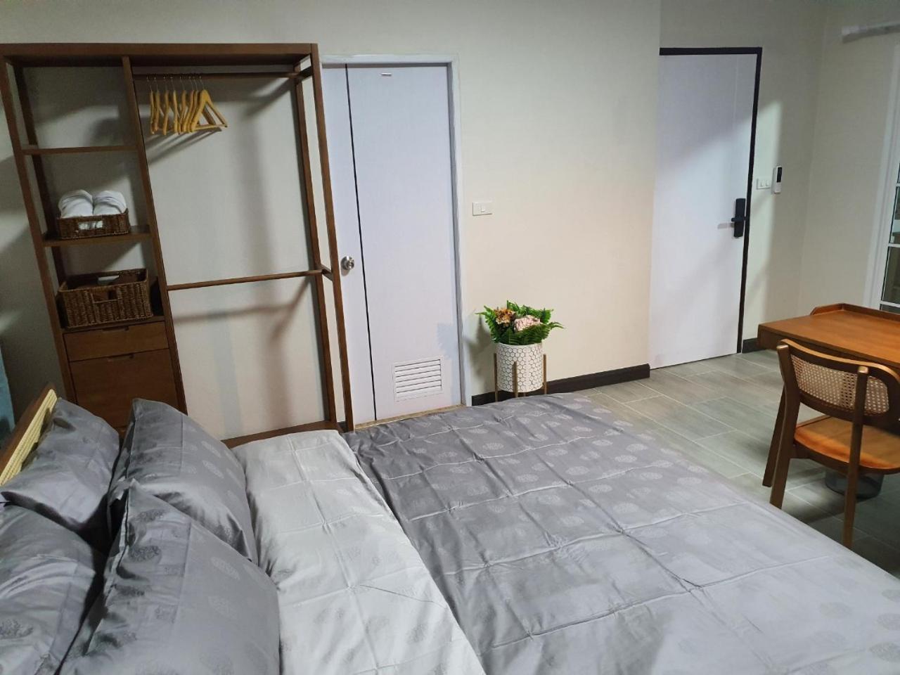 3 Bedroom Cozy Skytrain View Bkk Holiday park *