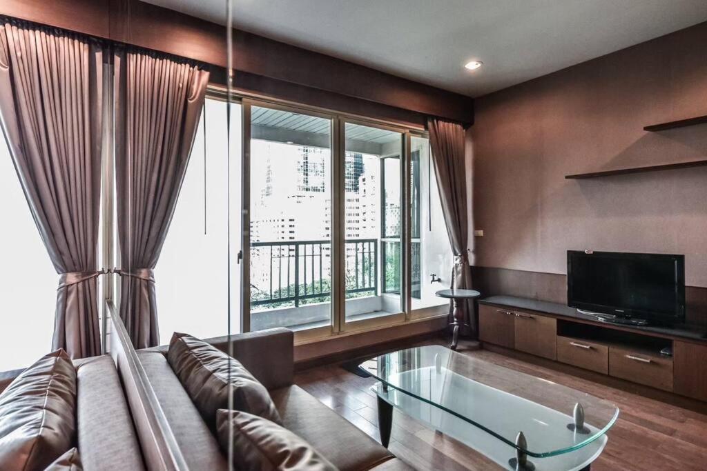 Luxury 67 Sqm Private Living Sanctuary Steps From Bts Chidlom Bangkok