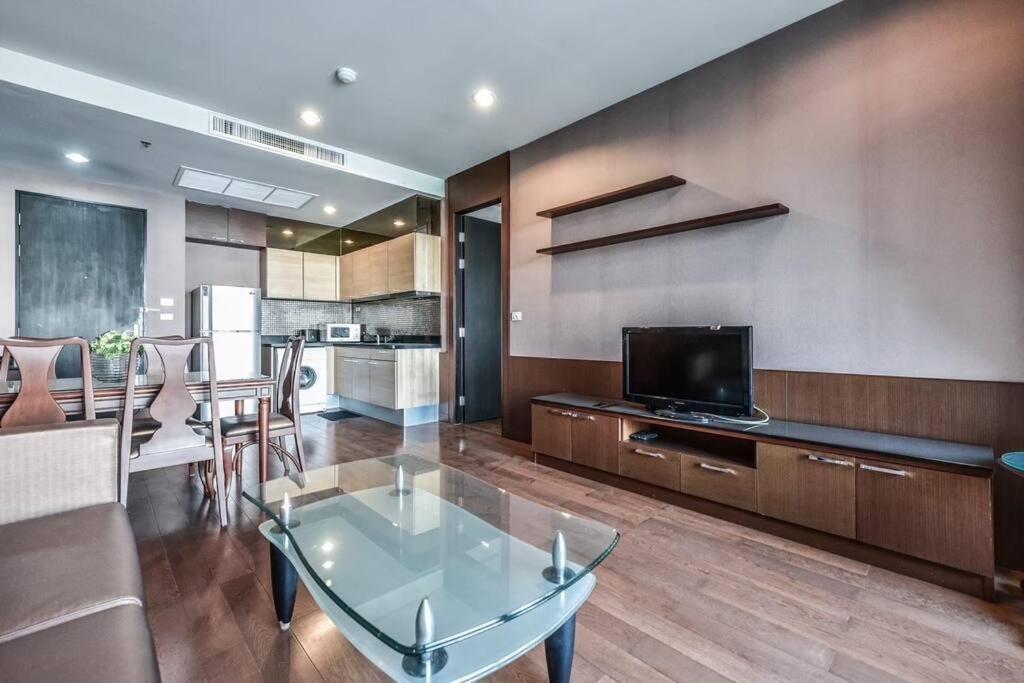 Luxury 67 Sqm Private Living Sanctuary Steps From Bts Chidlom Apartment Bangkok