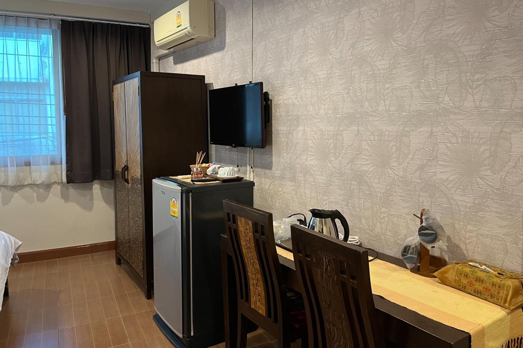 Baan Glang Soi Restaurant & 2* Bangkok