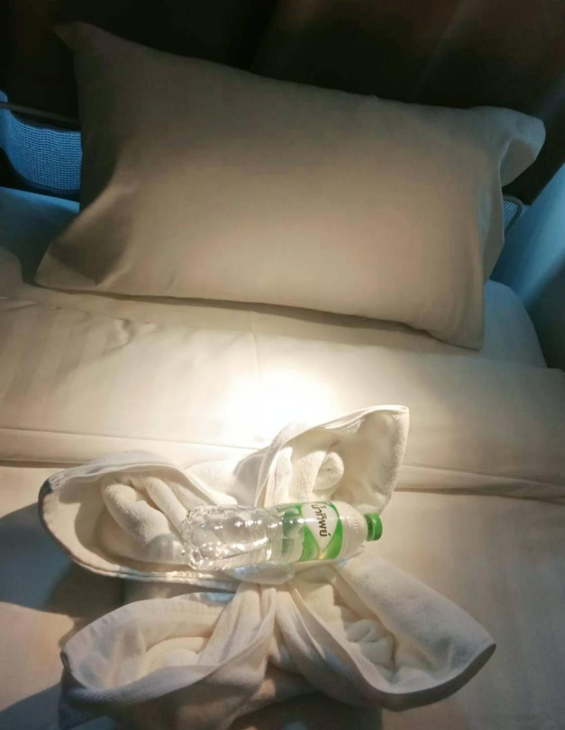 Bedspread (adults Only) Hostel