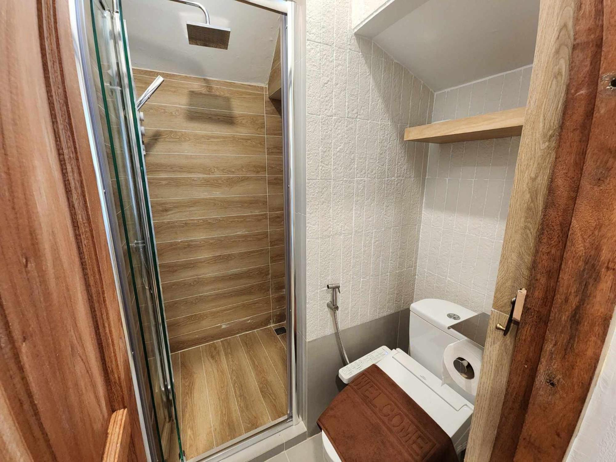 Lo-ha Guest House, Contactless Check-in Hostel Bangkok