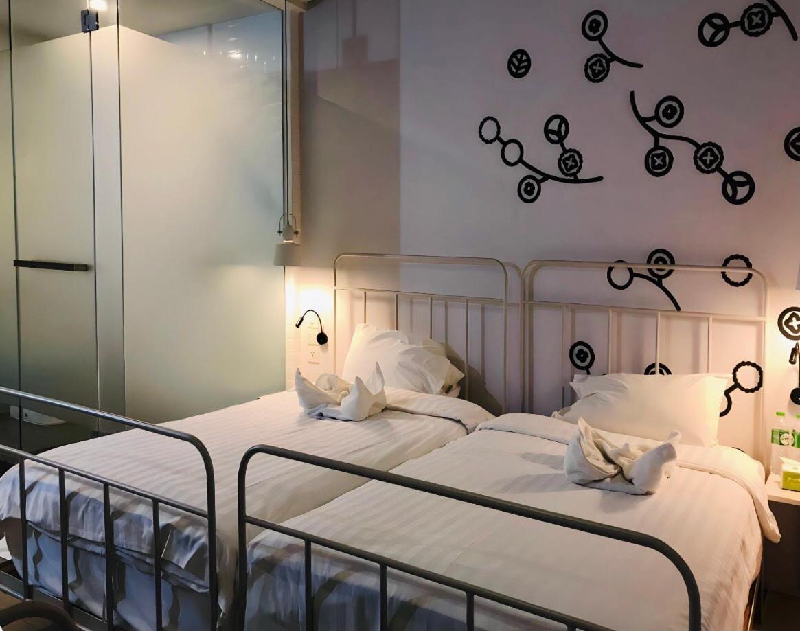 Bedspread (adults Only) Hostel