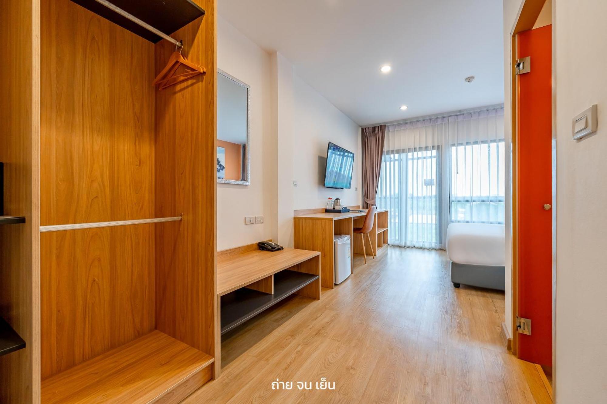 7 Days Premium Don Meaung Airport Hotel