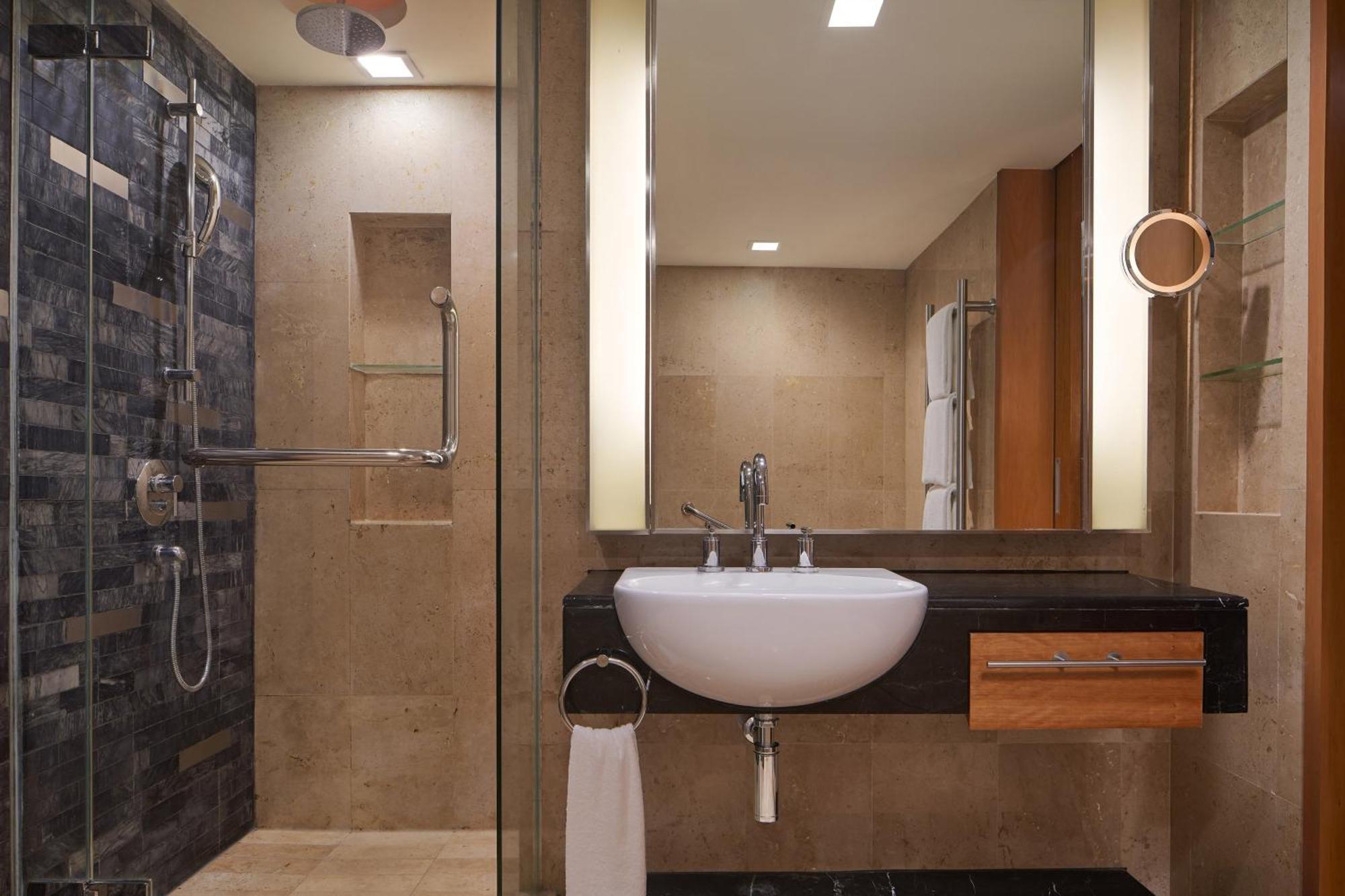 Hotel Royal Orchid Sheraton Riverside