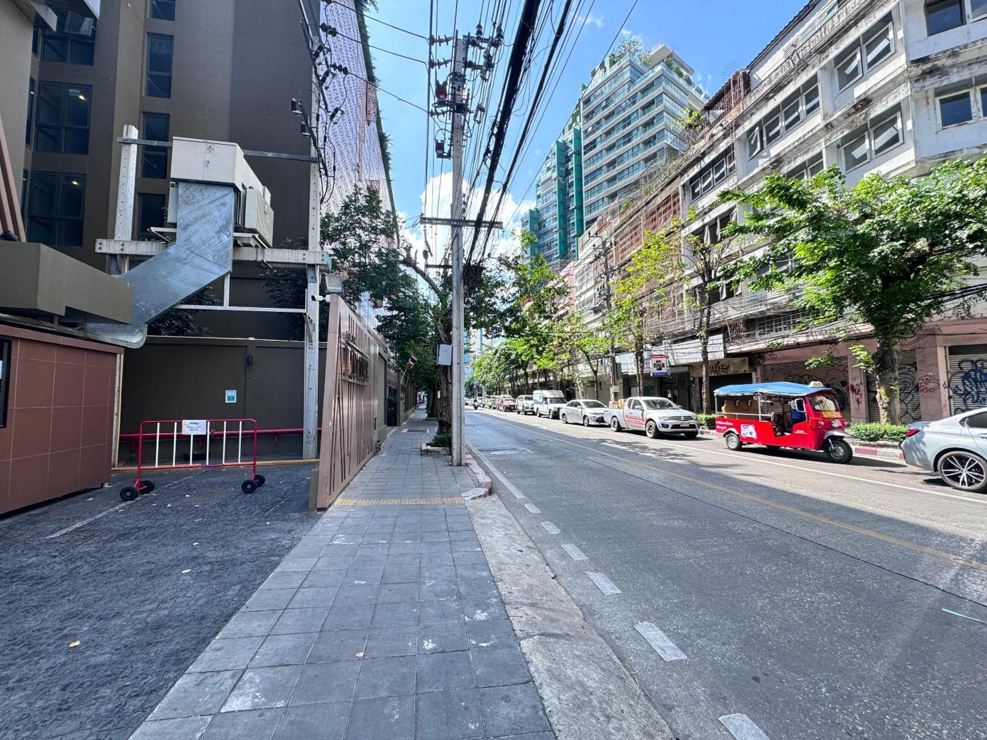 Al Define Apartment