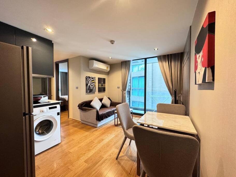 Al Define Apartment *