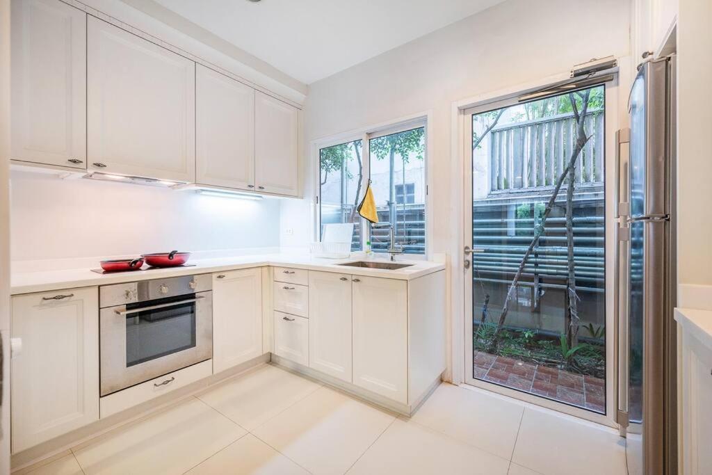 Villa Miq_home403/asok Bts/resort Pool/9pax/1000mbwifi Bangkok