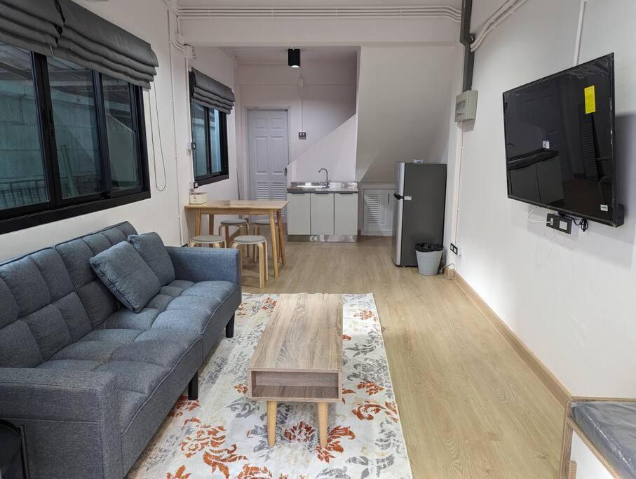 Vakantiehuis Cloud9 Hometel - Entire House 3br 170m To Bts Private Quiet & Comfy Bangkok