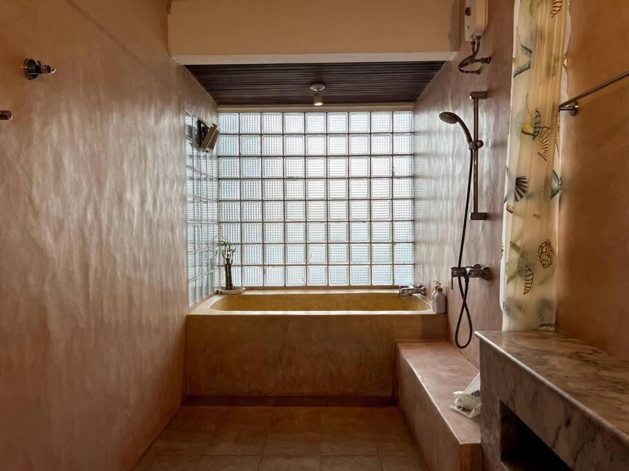 Vila 4br Entire House Center Bts Sky Train Mall Bangkok