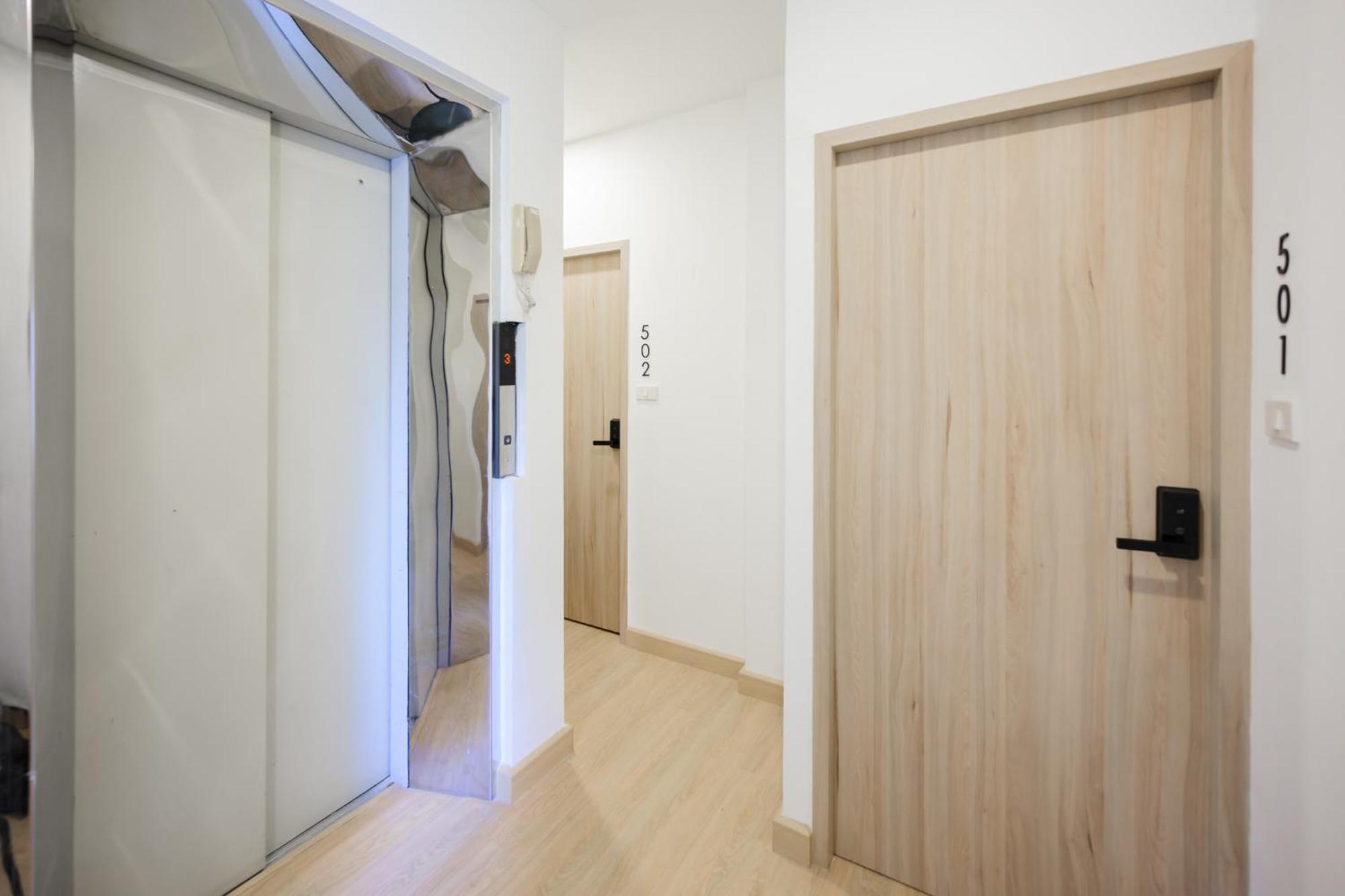 3 Bed 3 Bath / Luxury / 1 Min Walk To Bts Asok Apartment *