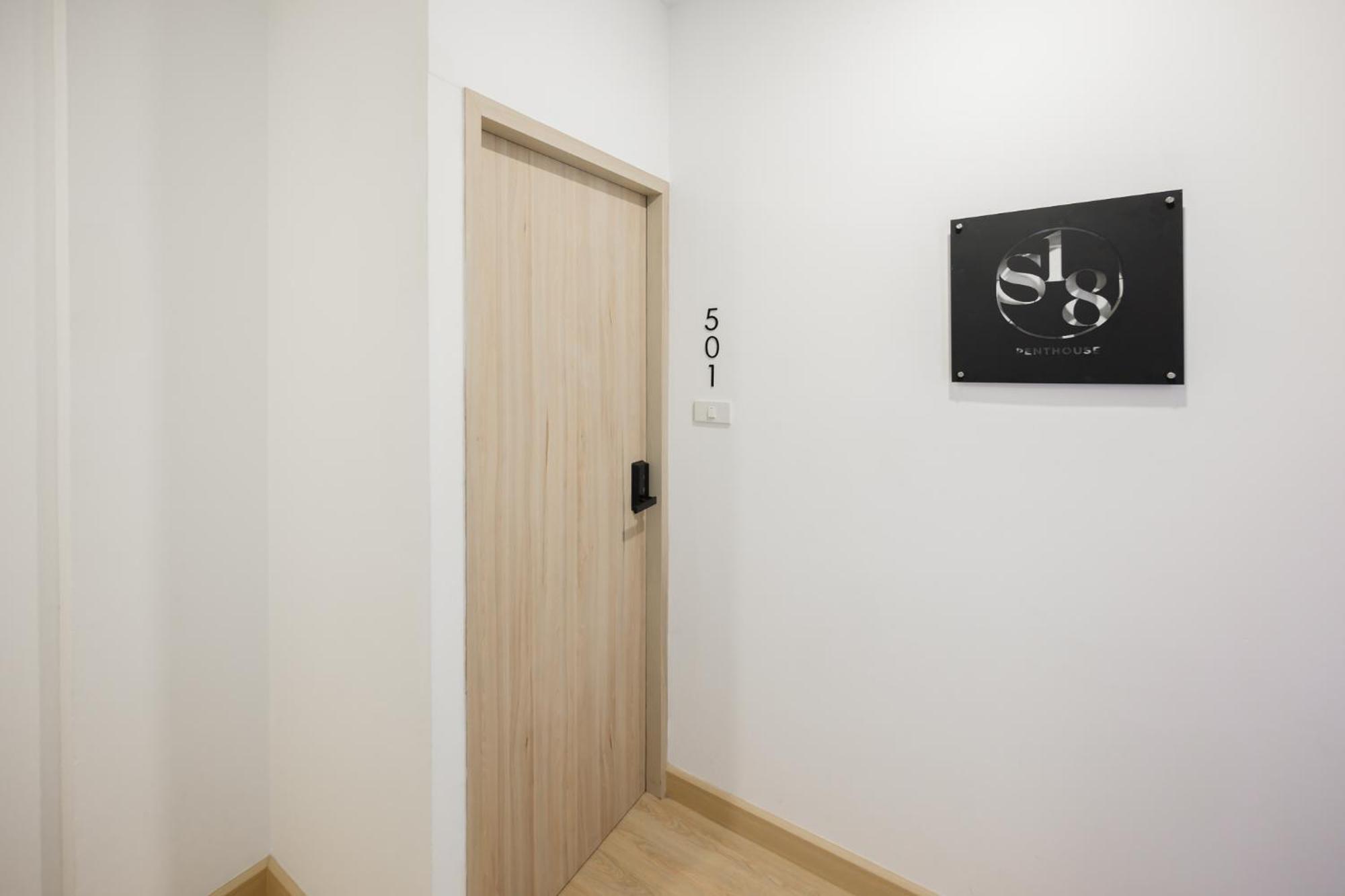 3 Bed 3 Bath / Luxury / 1 Min Walk To Bts Asok Apartment *