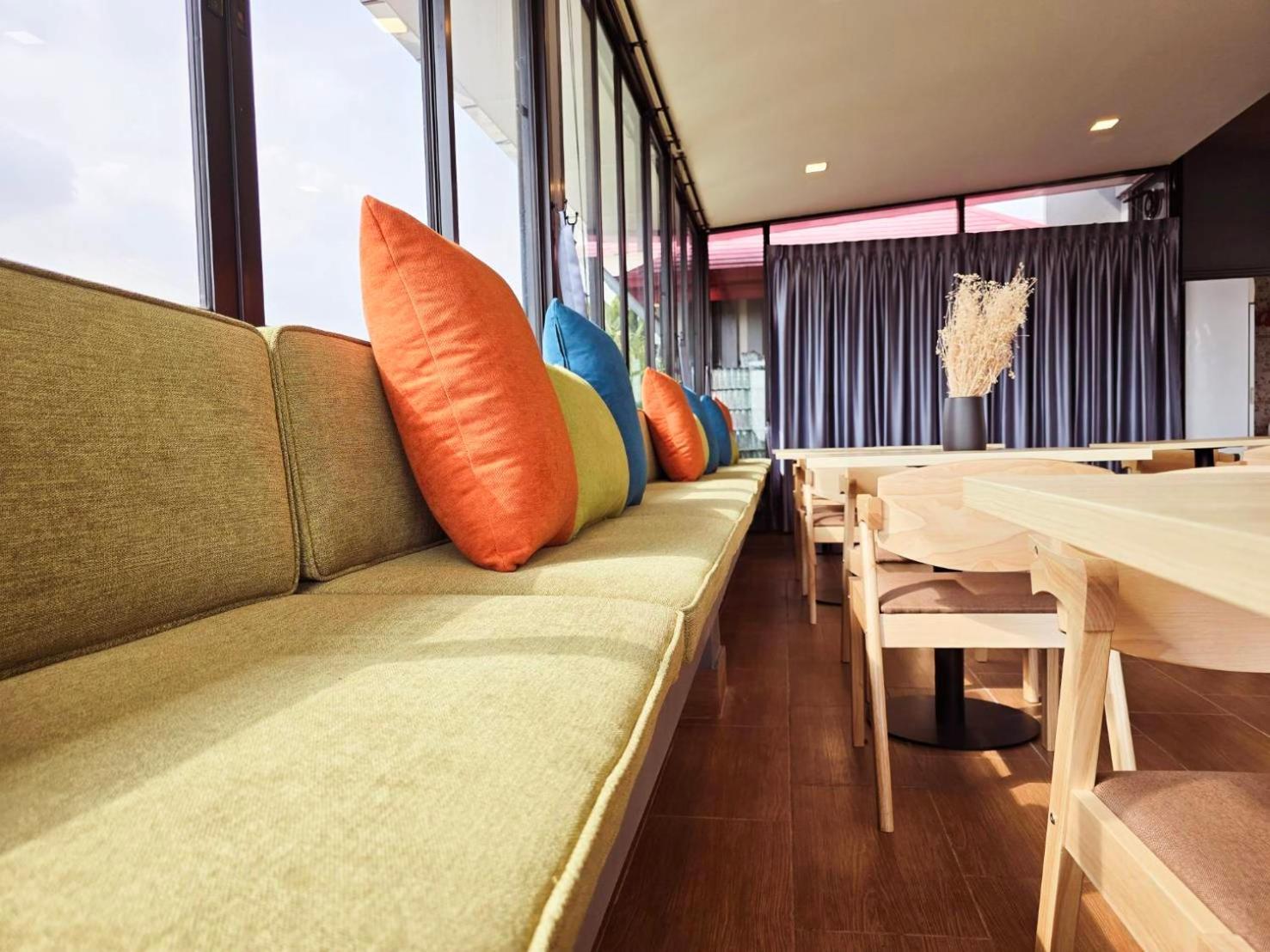 Red Door Samsen Hotel, 3*