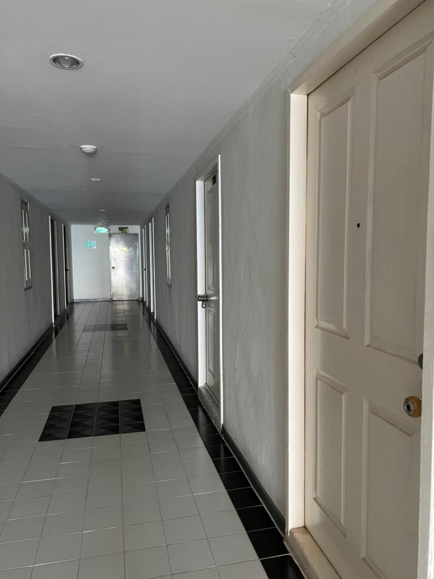 Regent Srinakarin18 *