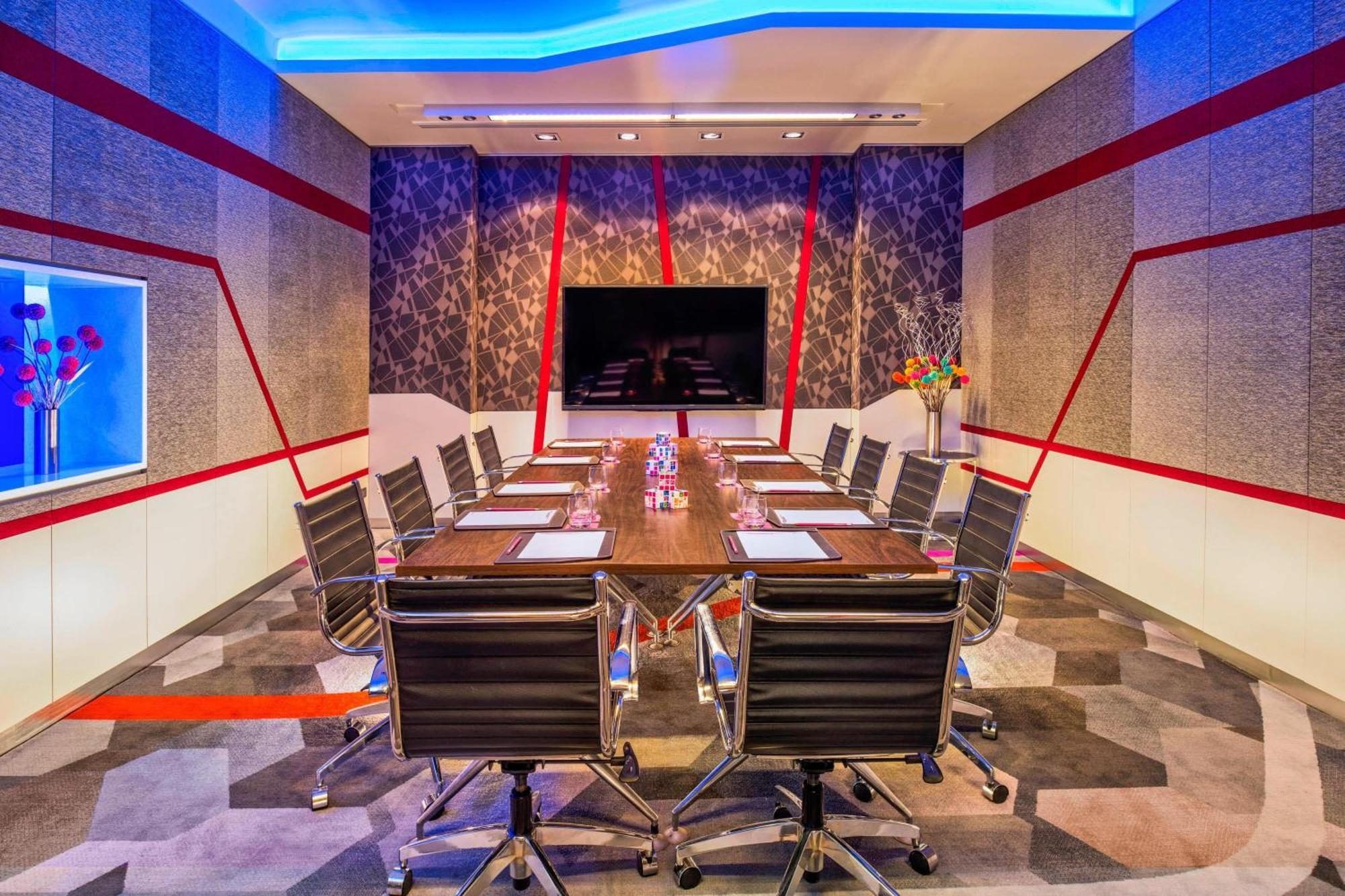 Aloft - Sukhumvit 11 Hotel 4*