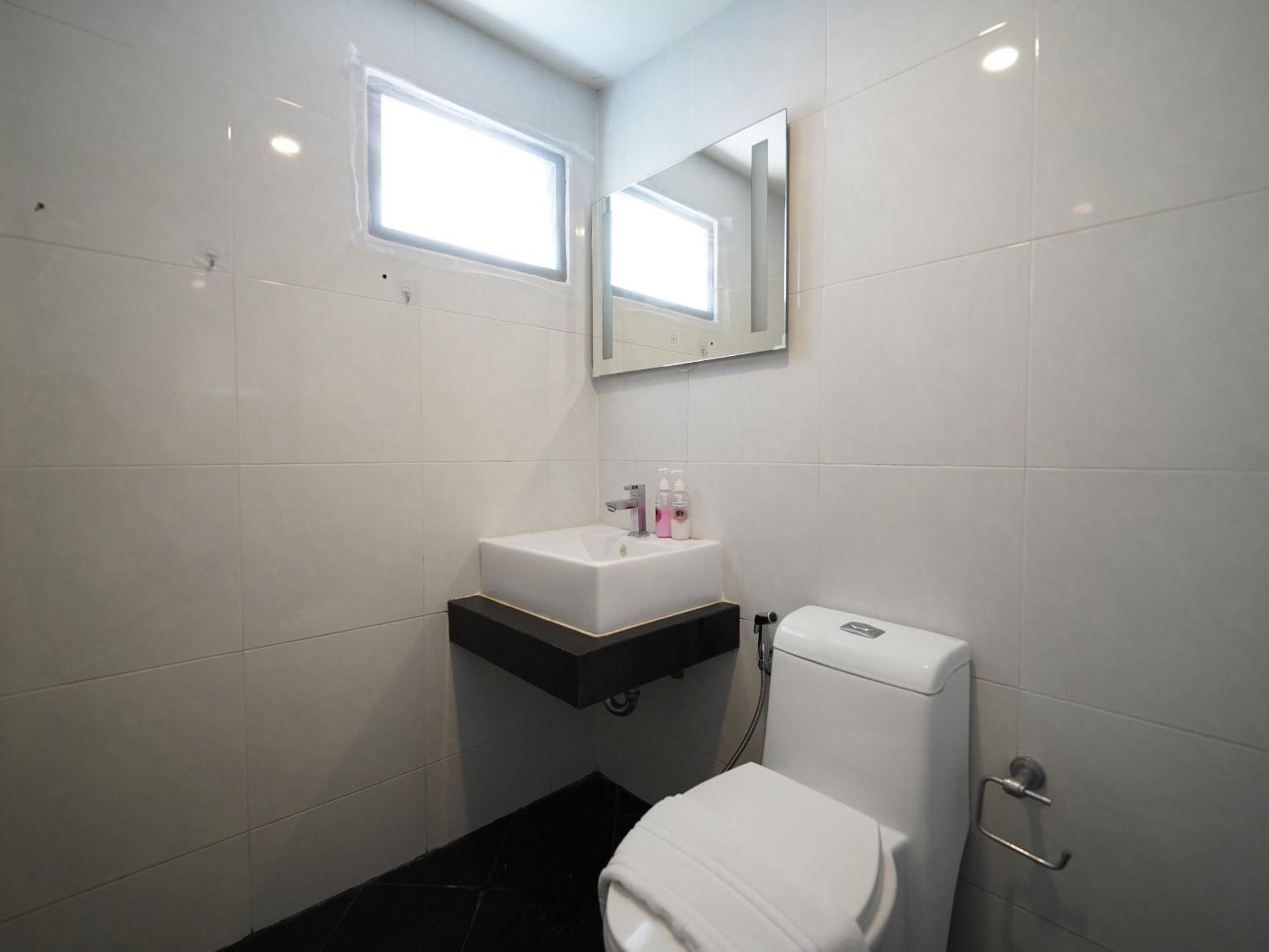 Roomquest Don Mueang Airport 3*
