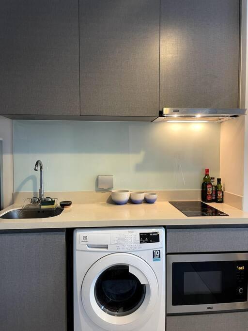 Luxury Art Downtown Metro Bangkok-kitchen-living Apartment *