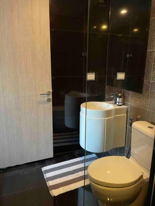 Luxury Art Downtown Metro Bangkok-kitchen-living