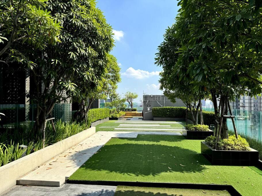 Luxury Art Downtown Metro Bangkok-kitchen-living *