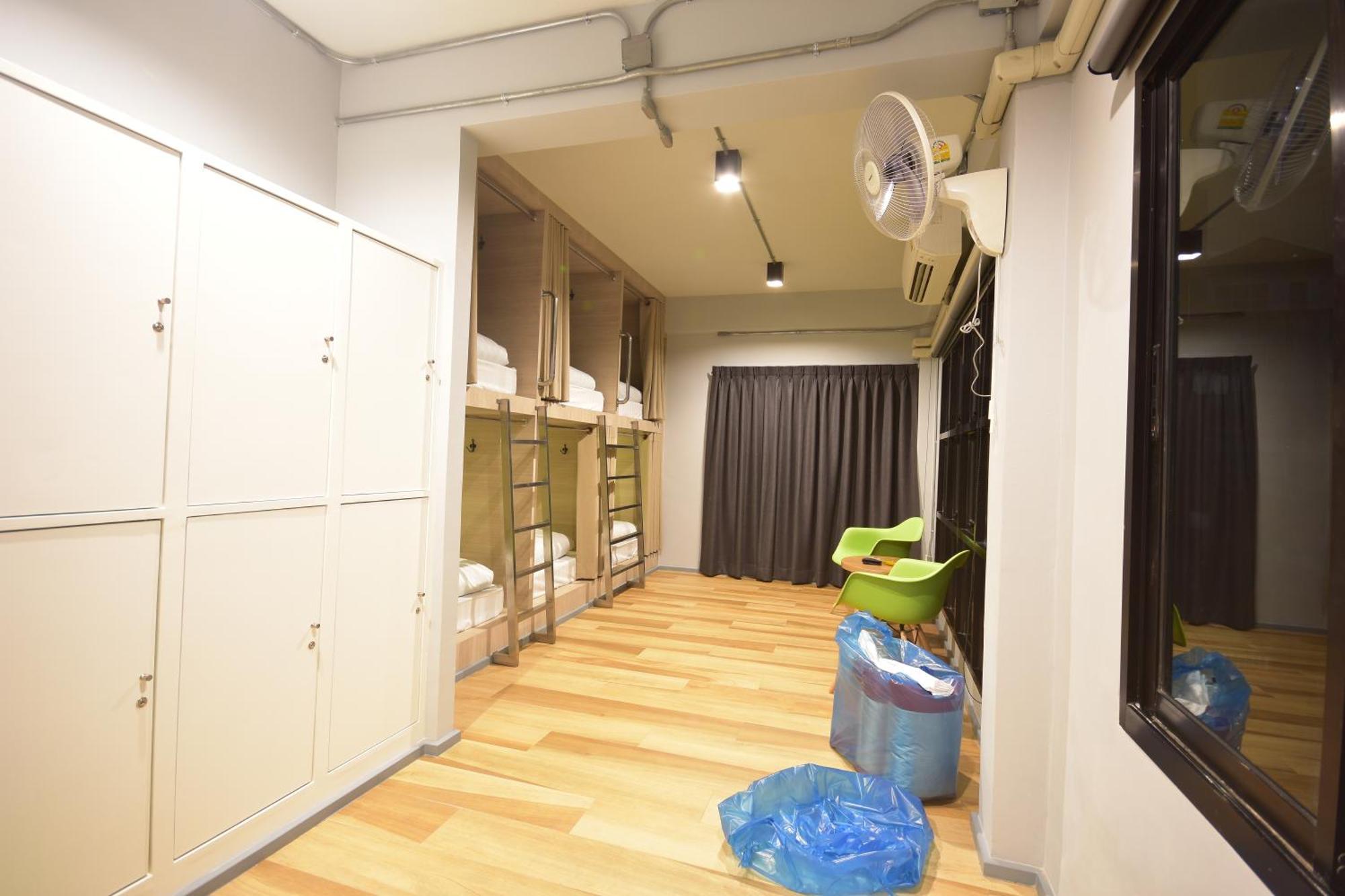Silom Box Hostel *