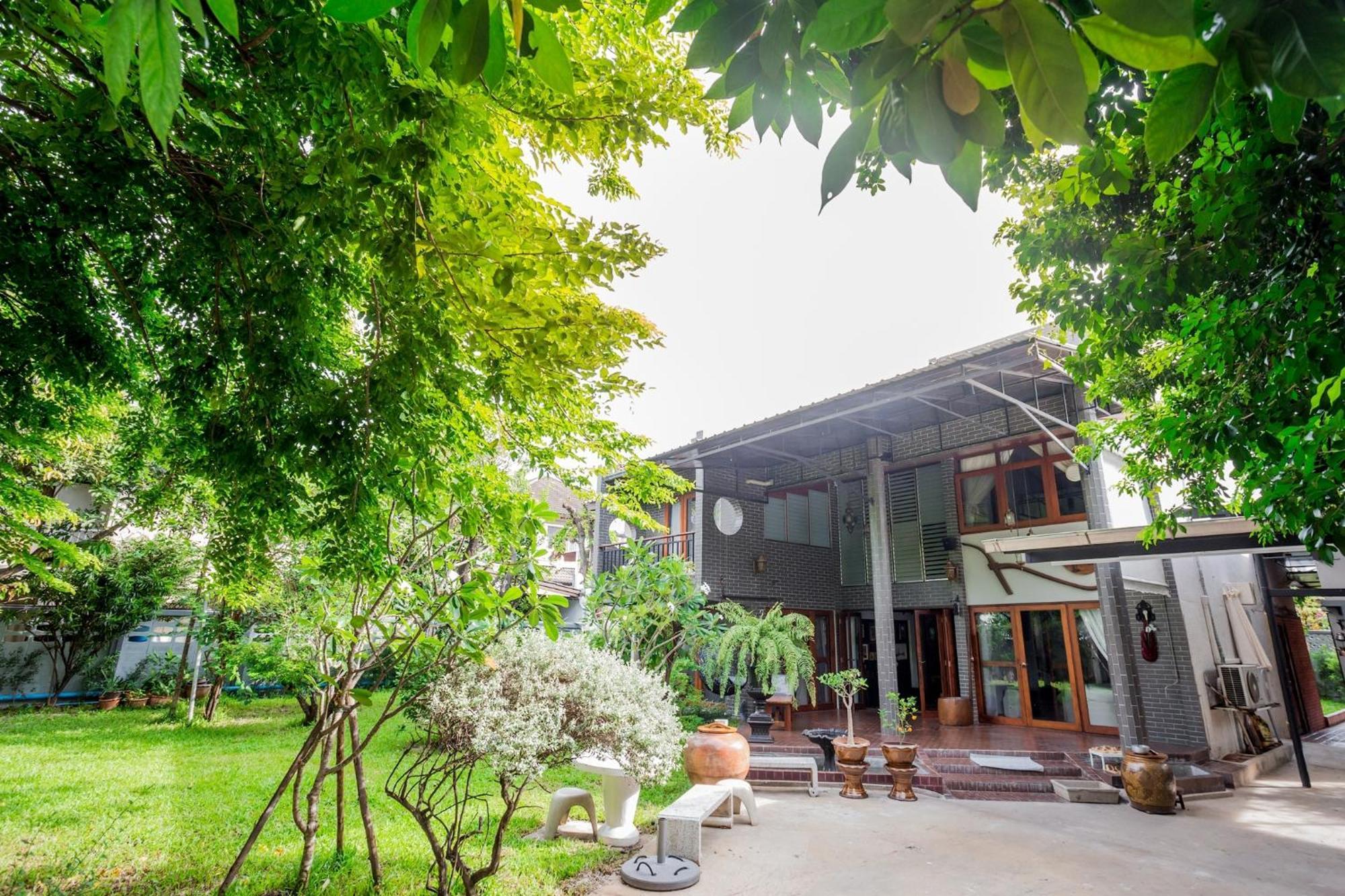Narra House Sukhumvit58 Bed & Breakfast 3*