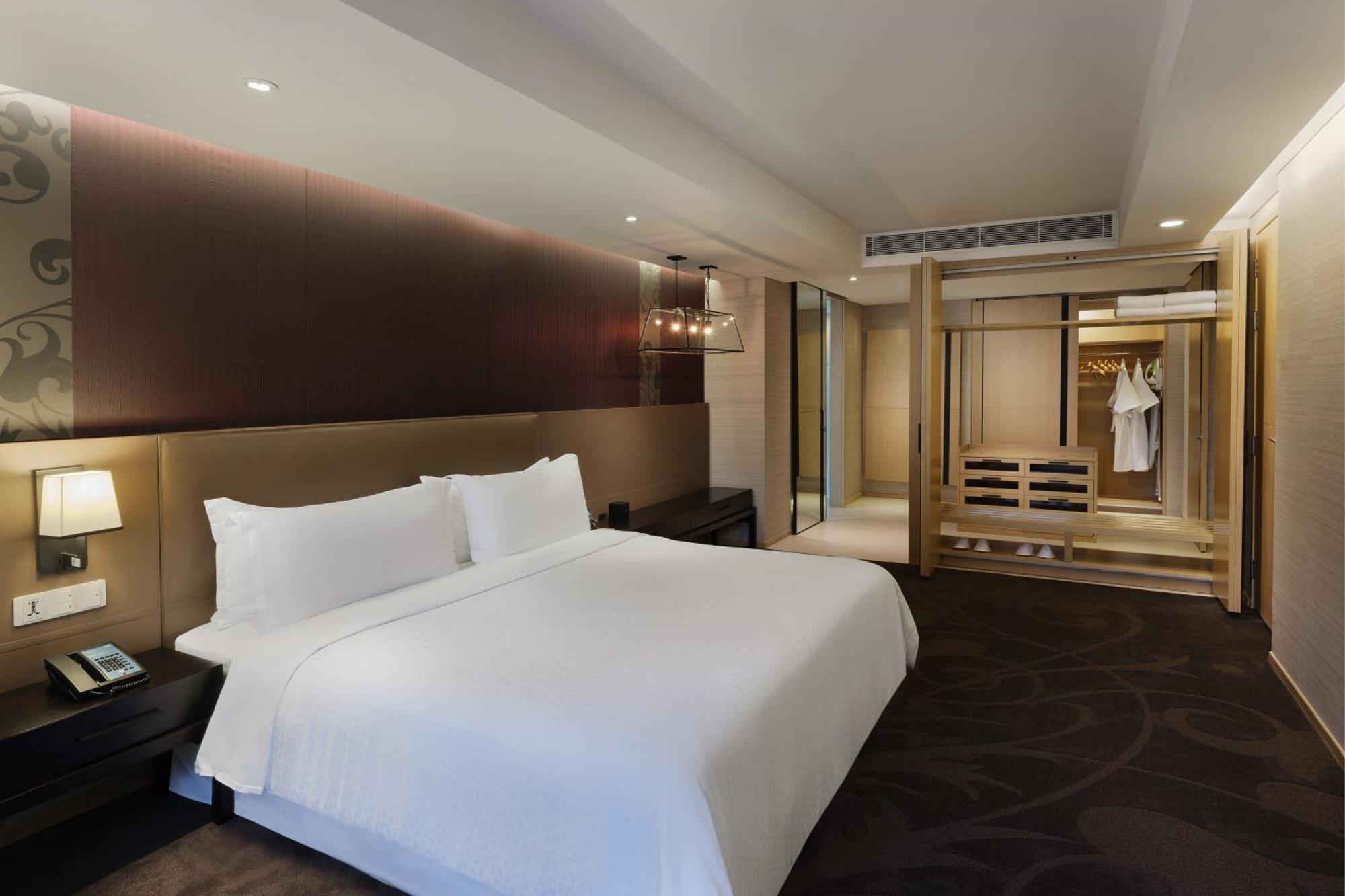 Four Points By Sheraton Bangkok, Sukhumvit 15 Hotel 4*