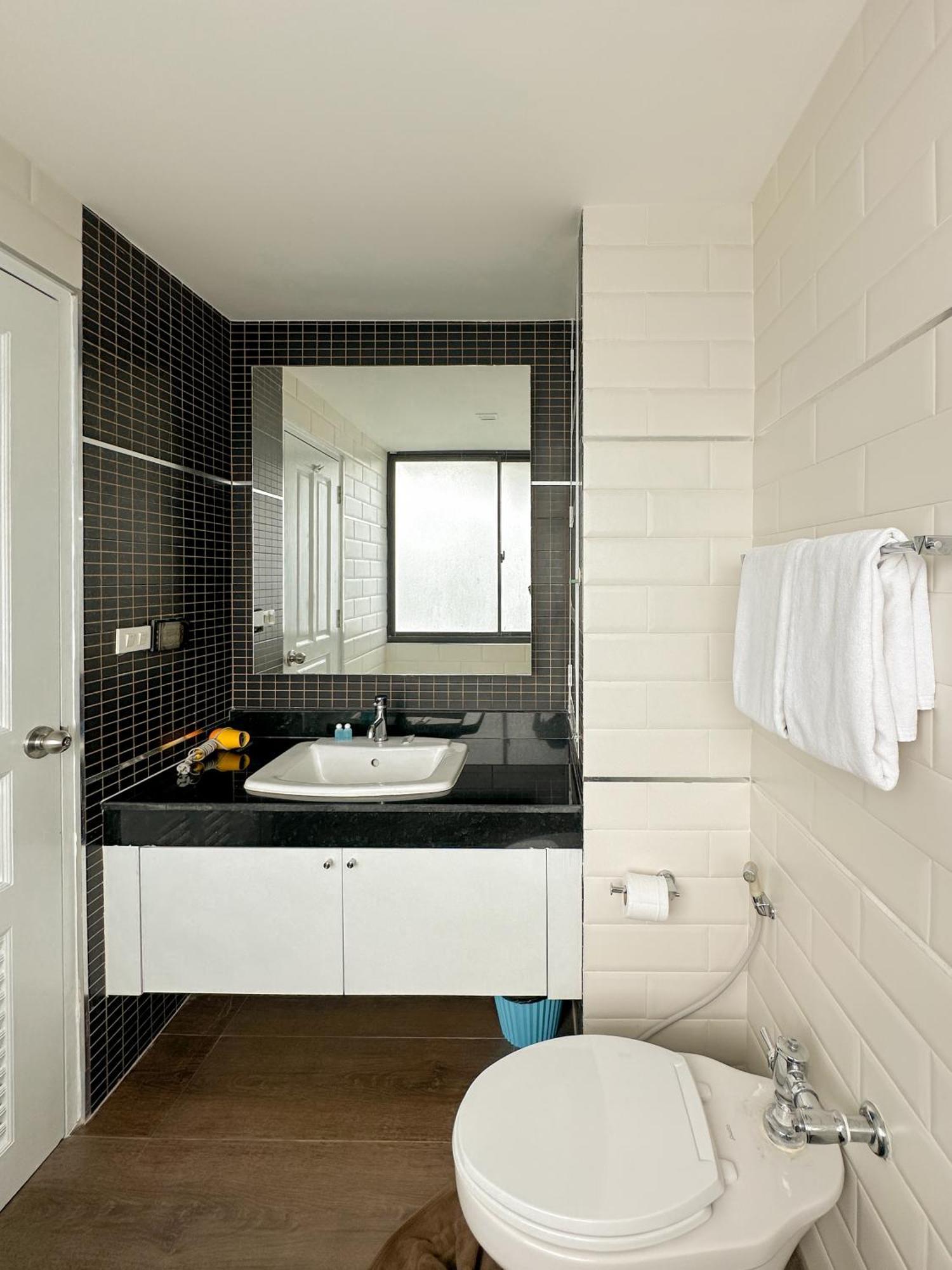 Nantiruj Tower: Serviced In Sukhumvit Soi 8 Bangkok