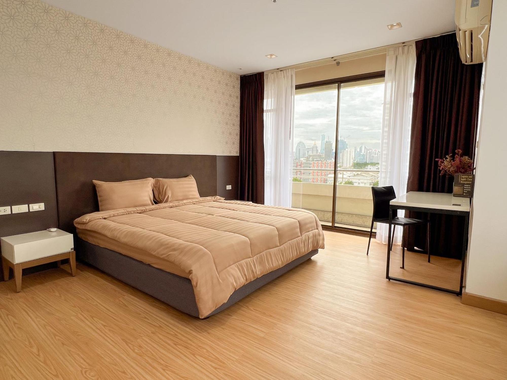 Nantiruj Tower: Serviced In Sukhumvit Soi 8 Apartment *