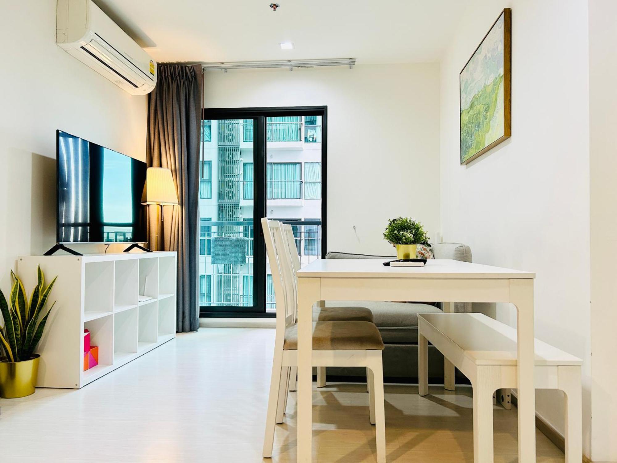 Apartment Rhythm Sukhumvit 36 Two Bedrooms *