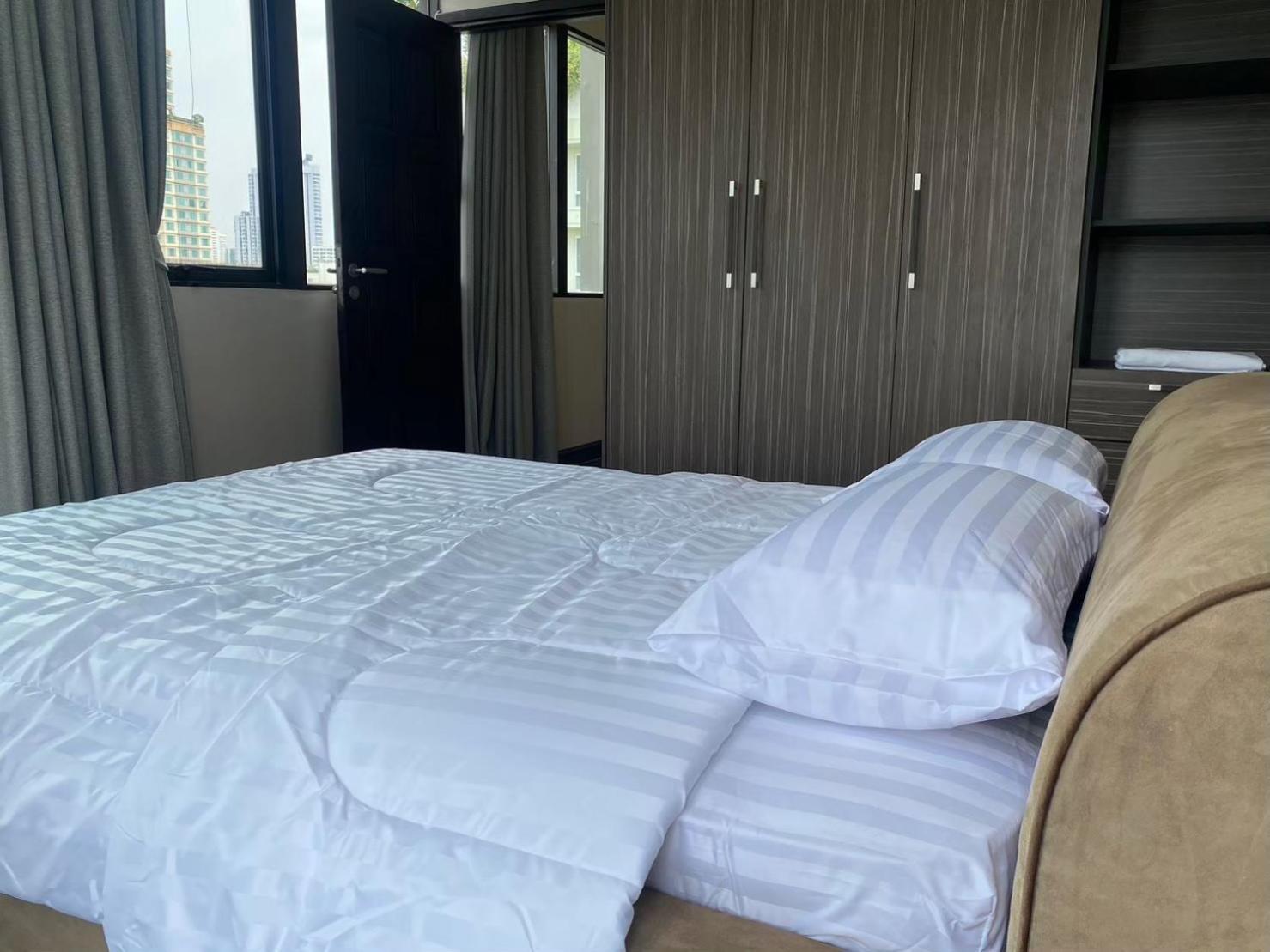 Pangsapuri W8 Rise Lux Condo, 3 Bedroom Penthouse, Hip Bkk 5 Min From Thonglo Bts Station, Ok After The Earthquake