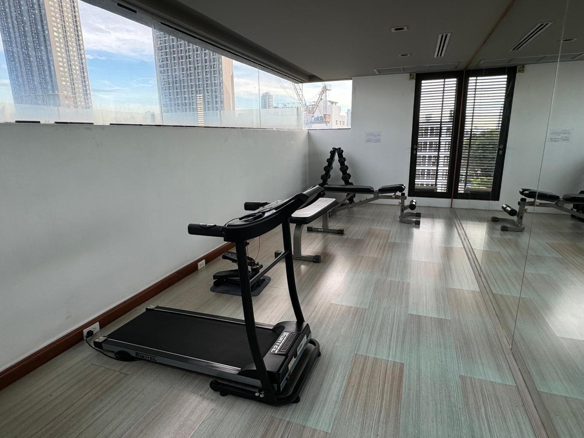 Pangsapuri W8 Rise Lux Condo, 3 Bedroom Penthouse, Hip Bkk 5 Min From Thonglo Bts Station, Ok After The Earthquake Bangkok