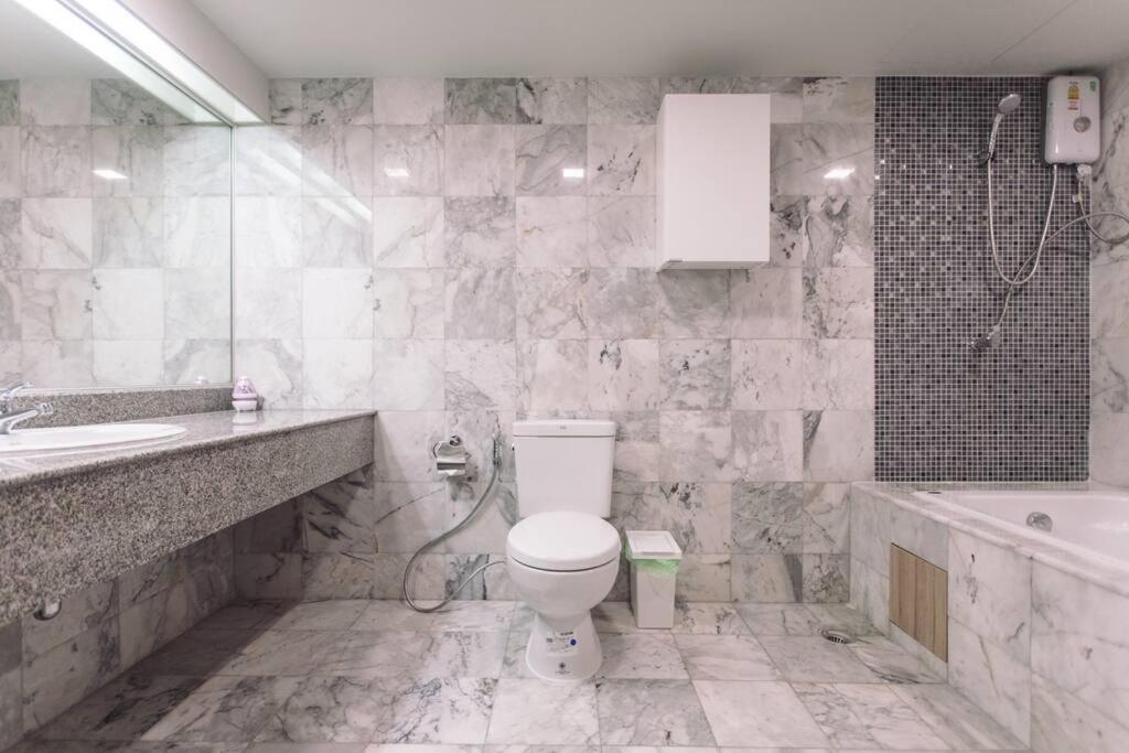 Bangrak Netflix 2 Bedroom 31fl View