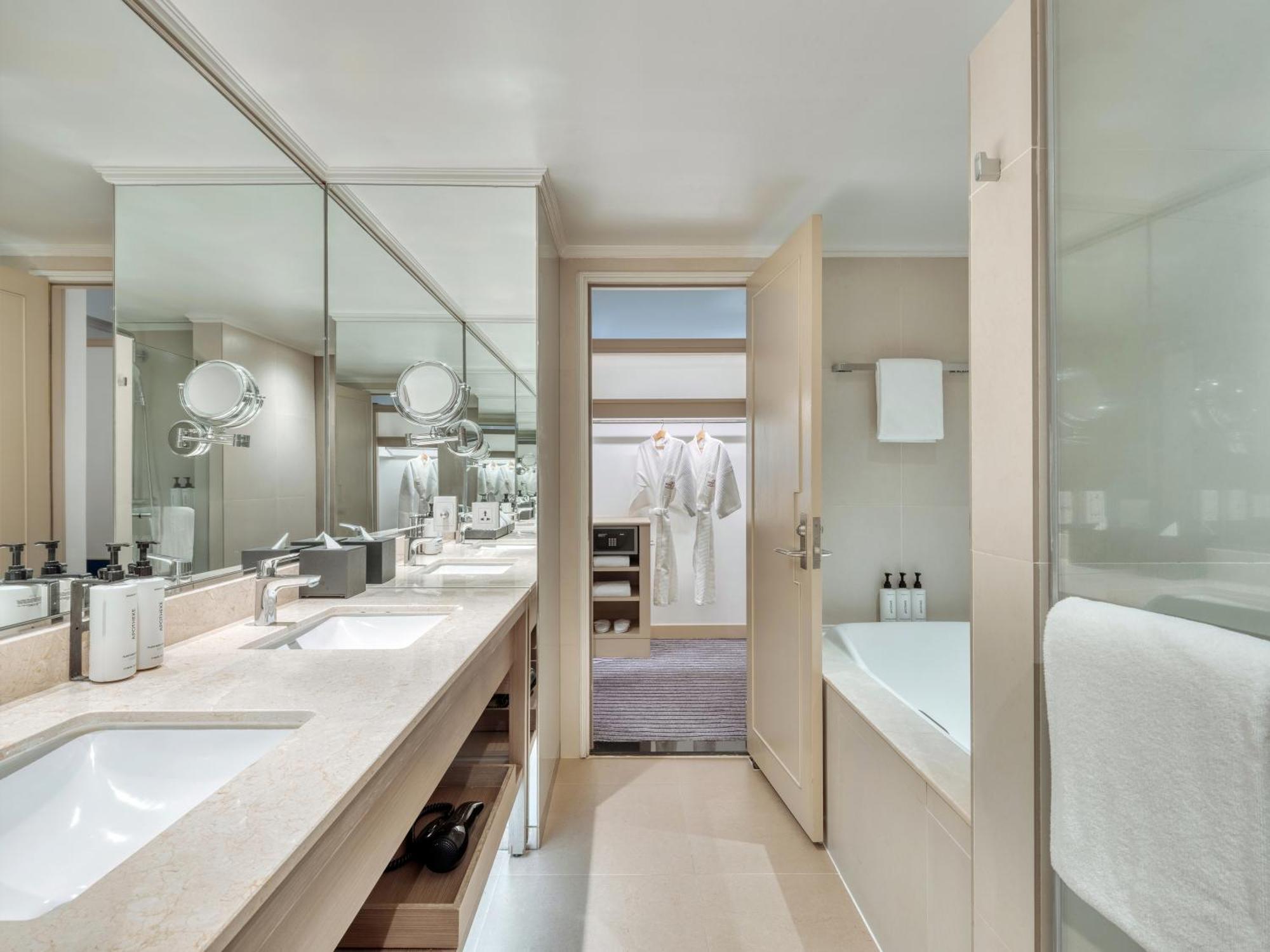 Crowne Plaza Lumpini Park By Ihg Hotel 5*