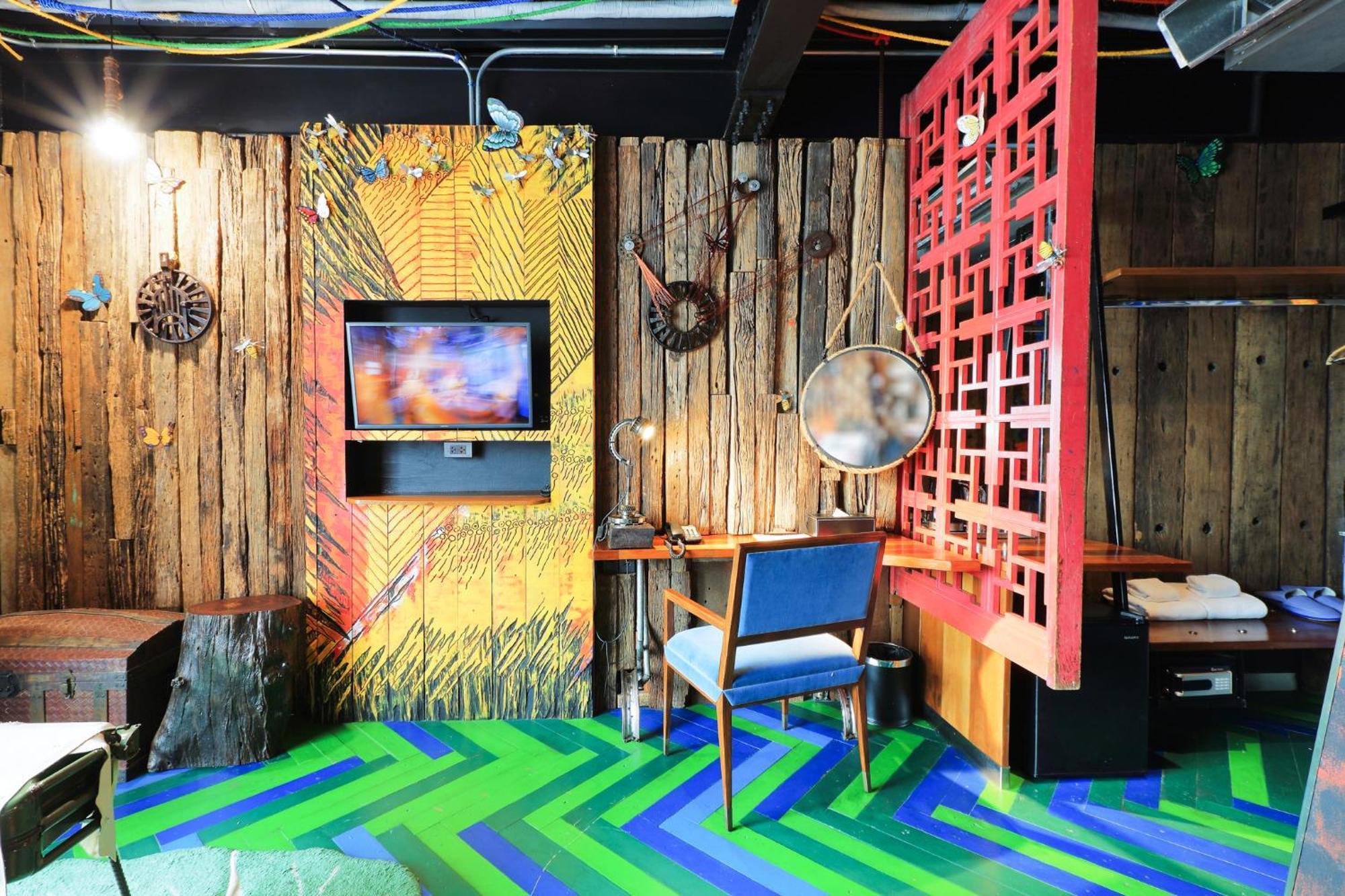 Mestyle Garage Hotel 3*