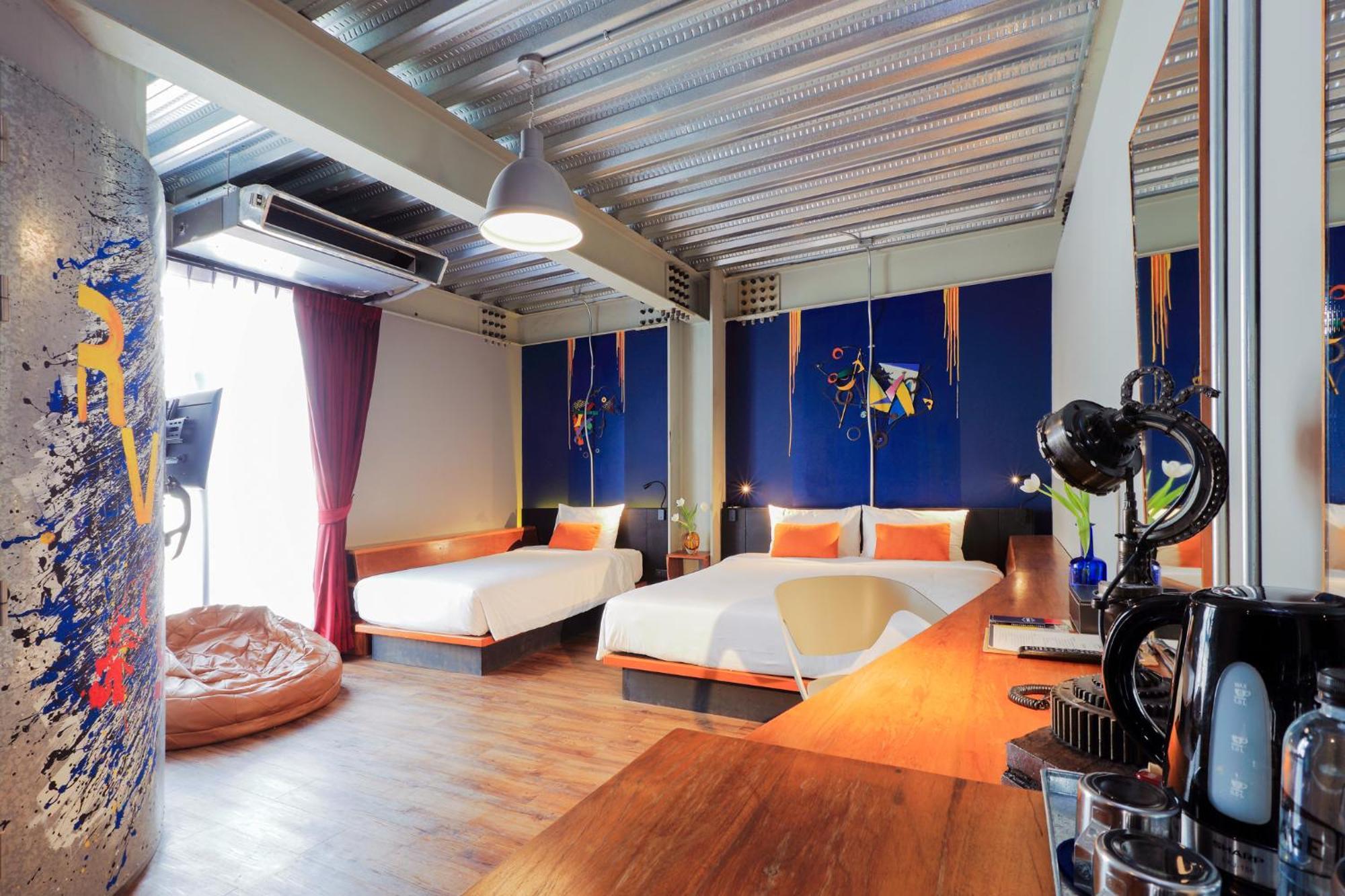 Mestyle Garage Hotel 3*