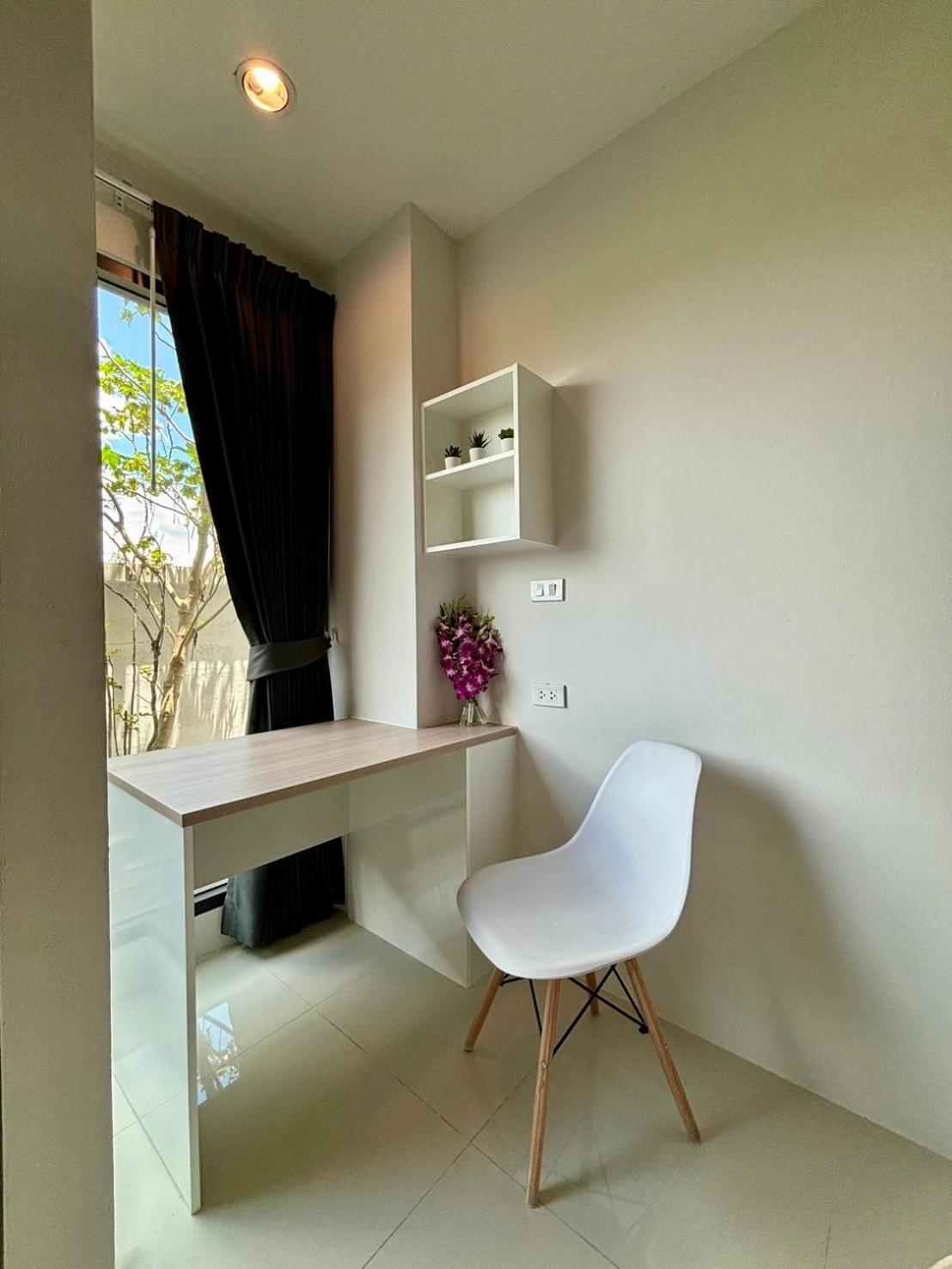 5 Mins To Ari - Sutthisan Apartment