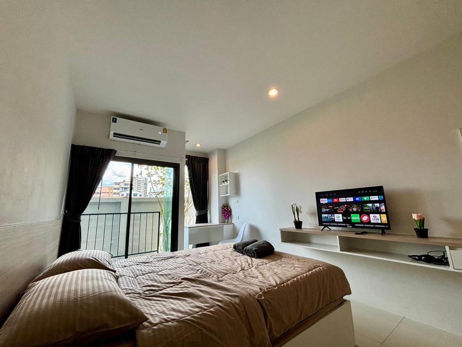 5 Mins To Ari - Sutthisan Apartment