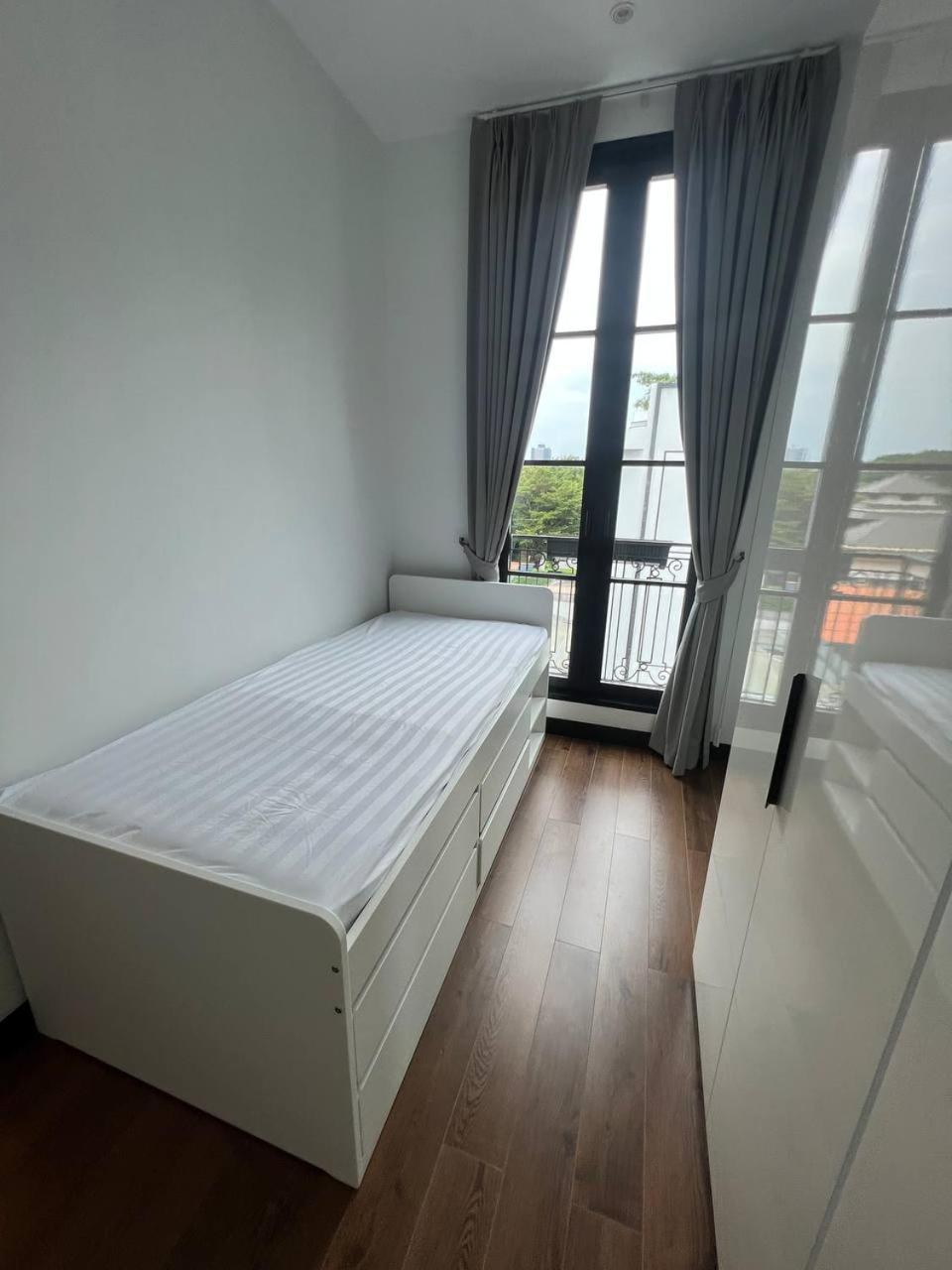 Villa Luxury Pool 5br 12pax With Private Lift In Ekkamai Bangkok