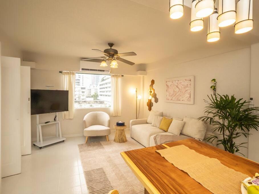 Cozy 2-bedroom In Silom Center - 6a Apartment
