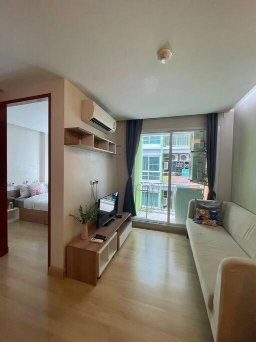 Cozy At Huai Khwang Close To Mrt Bangkok