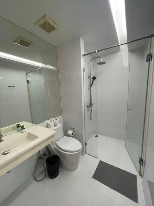 Cozy At Huai Khwang Close To Mrt Bangkok