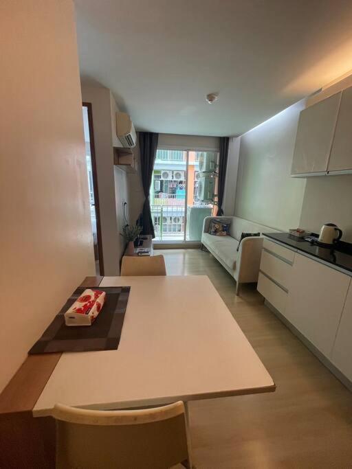 Cozy At Huai Khwang Close To Mrt *