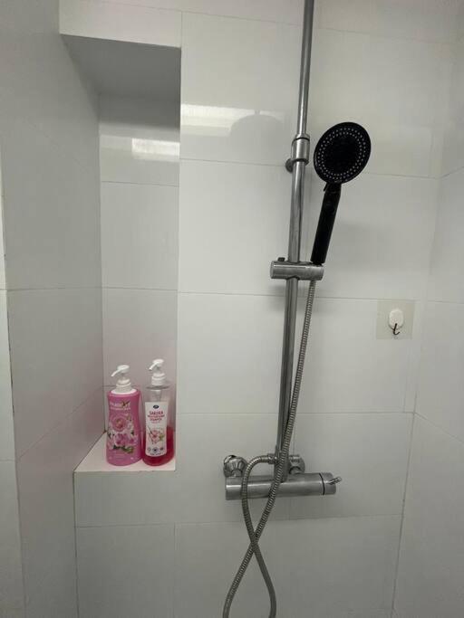 Cozy At Huai Khwang Close To Mrt Apartment