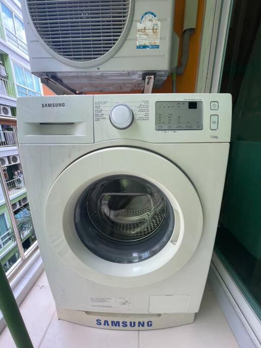 Cozy At Huai Khwang Close To Mrt Apartment