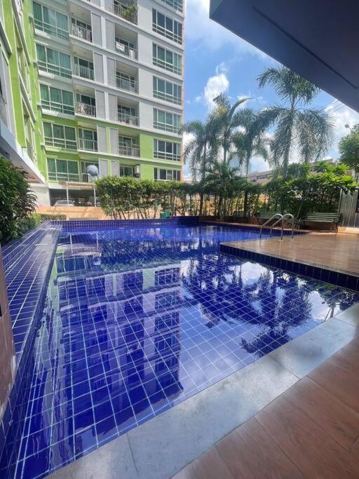 Cozy At Huai Khwang Close To Mrt Apartment *