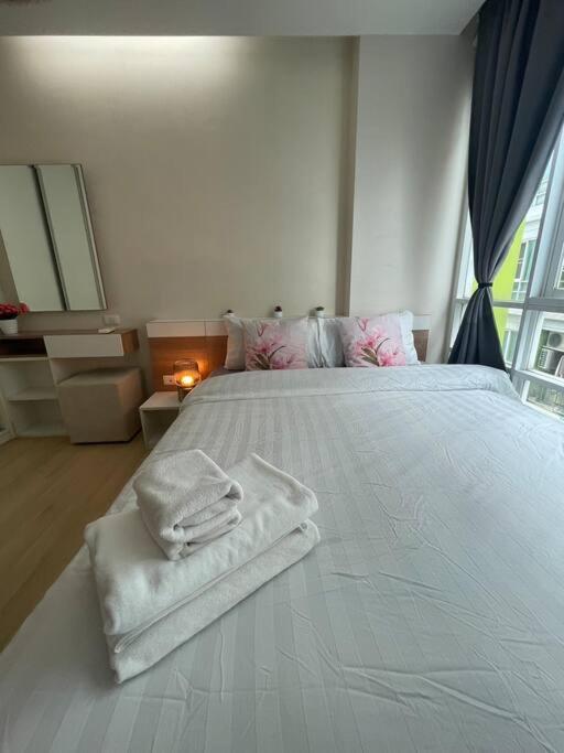 Cozy At Huai Khwang Close To Mrt Apartment *