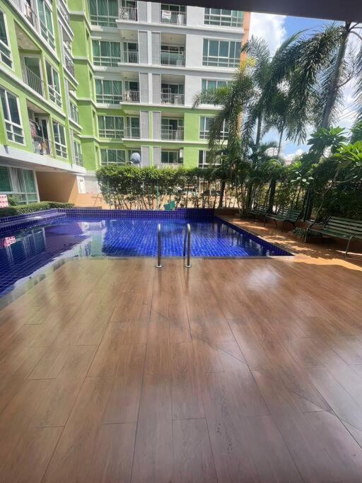 Apartment Cozy At Huai Khwang Close To Mrt