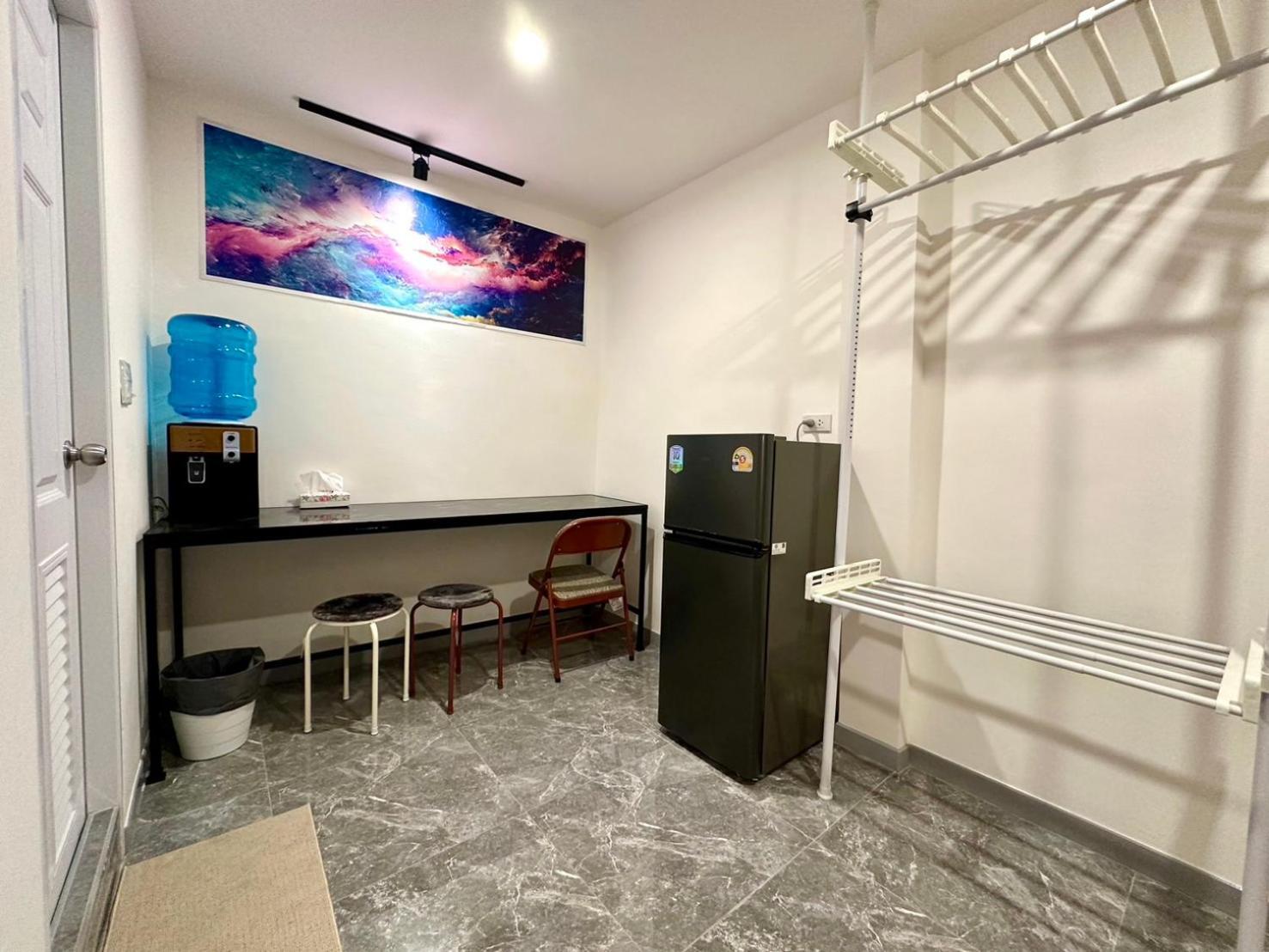 The White Den Chatuchak Hostel